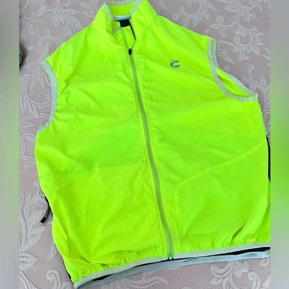 Cannondale Men’s Neon Green Cycling Vest - Picture 2 of 7